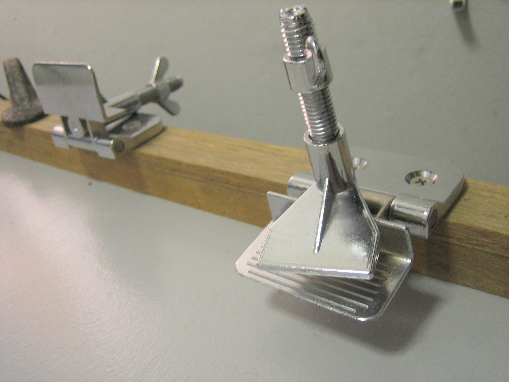 [Howto] Build the World's Easiest 1Color DIY Screen Printing Press